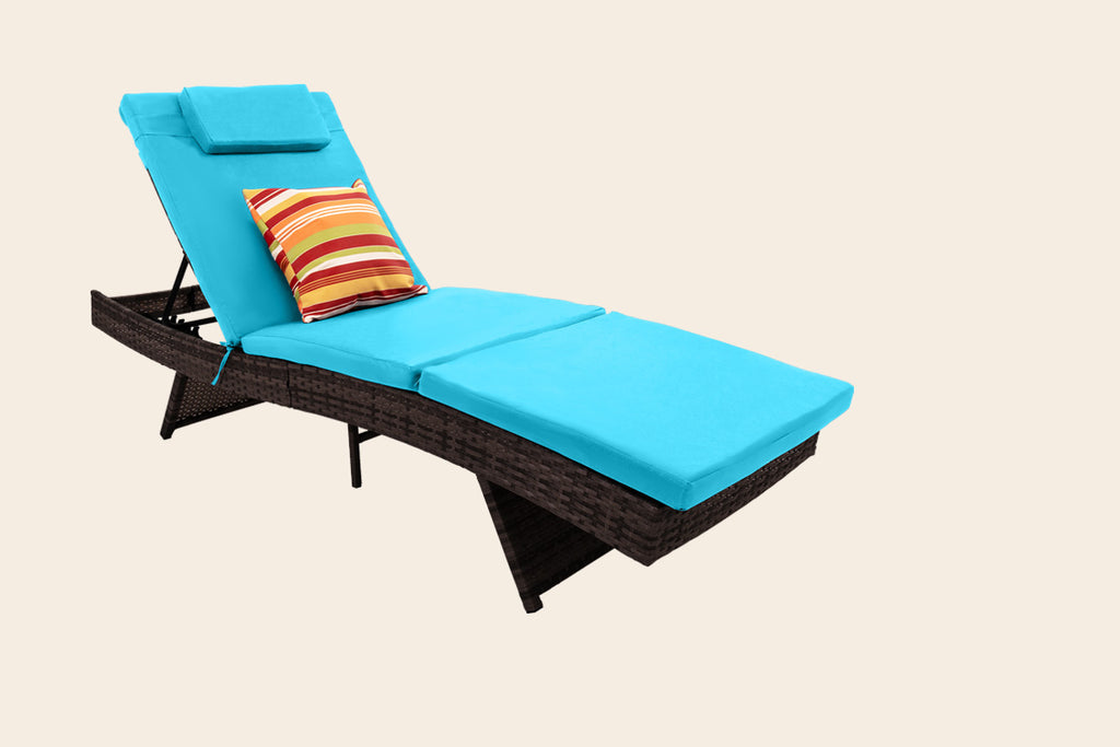 light gray wicker chaise lounge